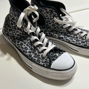 Hi top leopard converse